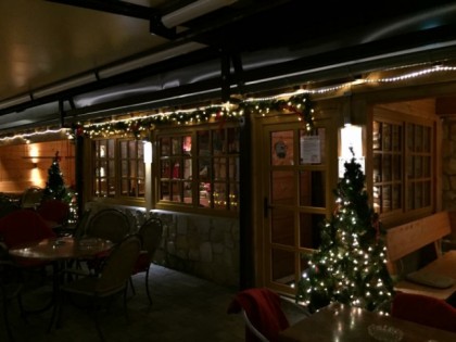 照片: Wein und Bierschanke