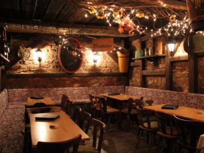 照片: Wein und Bierschanke